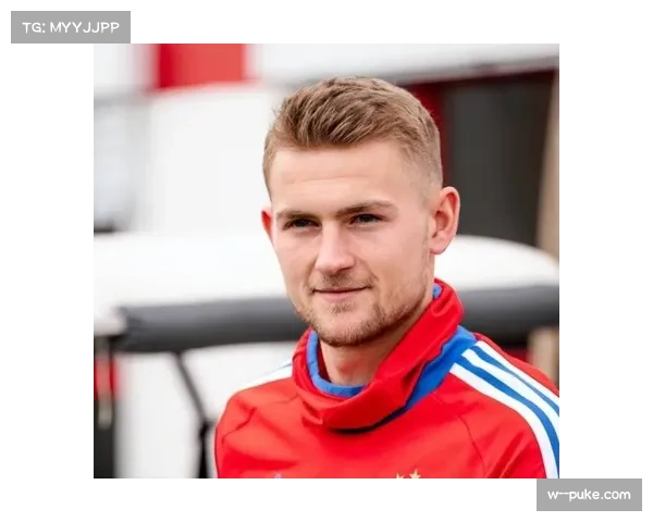 曼联后卫德里赫特绝平进球 展现价值